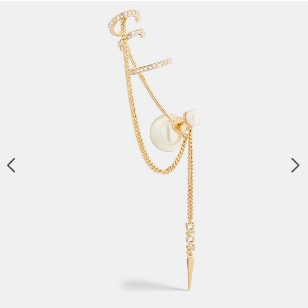 NWT- Dior single ear crawler Pearl Earring